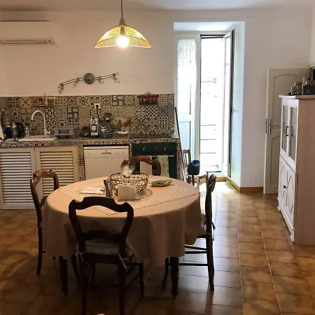 Coquet T2 Au Coeur Du Village * Sartène